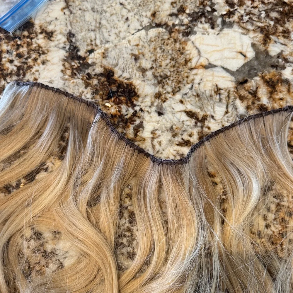 Aqua Q-weft 18” Platinum hair extensions